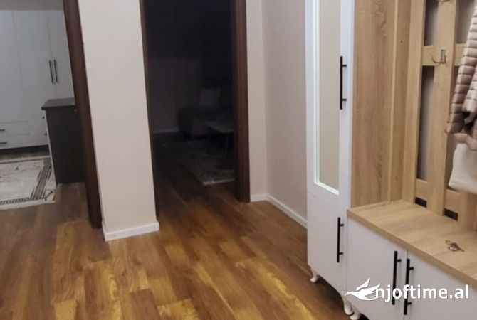Shtepi me qera Apartament ne Tirane, 2+1, Mobilimi E mobiluar, Pagesa 800  Euro.