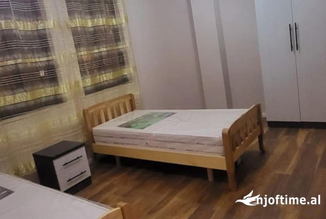 Shtepi me qera Apartament ne Tirane, 2+1, Mobilimi E mobiluar, Pagesa 800  Euro.