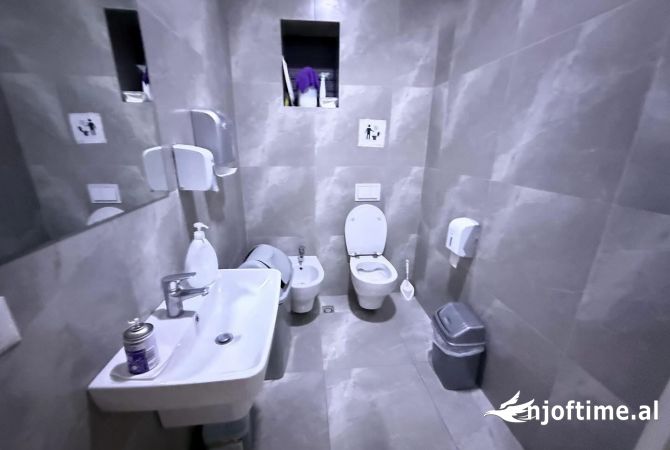 Qera ambient per Zyre  Qender Tirane ,9 katshet 