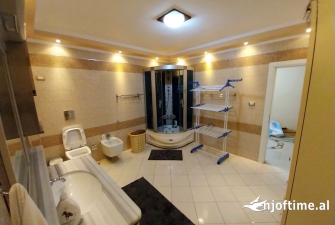 Shtepi ne shitje Apartament ne Tirane, 2+1, Mobilimi E mobiluar, Pagesa 170,000  Euro.