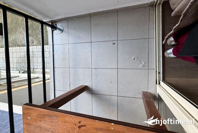 Shtepi ne shitje Apartament ne Tirane, 1+1, Mobilimi Bosh, pa mobiluar, Pagesa 98,000  Euro.