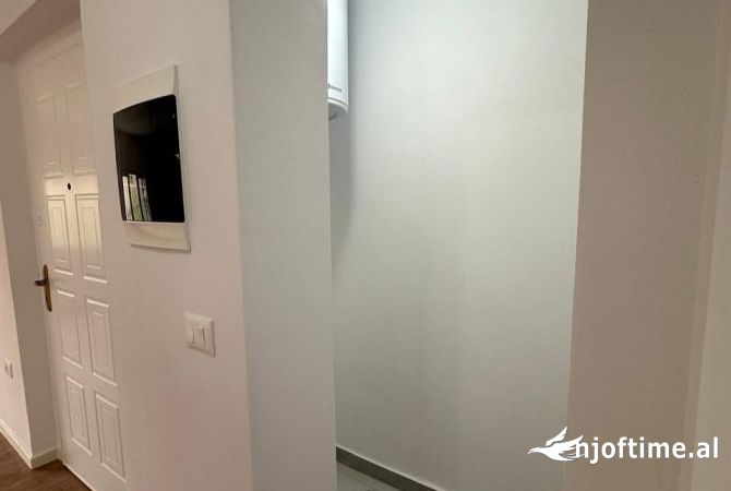 Shtepi ne shitje Apartament ne Tirane, 1+1, Mobilimi Bosh, pa mobiluar, Pagesa 75,000  Euro.