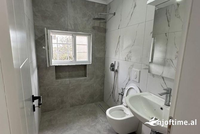 Shtepi ne shitje Apartament ne Tirane, 1+1, Mobilimi Bosh, pa mobiluar, Pagesa 75,000  Euro.