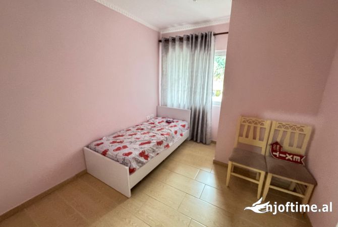 Shtepi me qera Apartament ne Tirane, 2+1, Mobilimi E mobiluar, Pagesa 330  Euro.