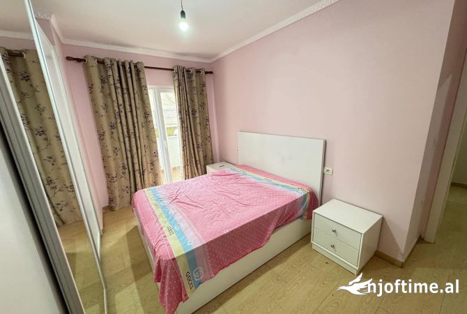 Shtepi me qera Apartament ne Tirane, 2+1, Mobilimi E mobiluar, Pagesa 330  Euro.