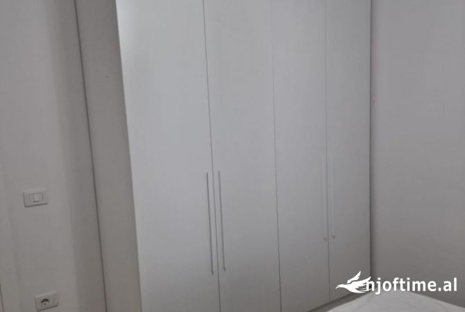 Shtepi me qera Apartament ne Tirane, 1+1, Mobilimi E mobiluar, Pagesa 550  Euro.