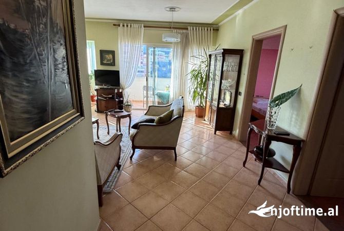 Shtepi me qera Apartament ne Tirane, 2+1, Mobilimi E mobiluar, Pagesa 60,000  Leke.