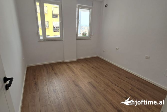 Shtepi ne shitje Apartament ne Tirane, 2+1, Mobilimi Bosh, pa mobiluar, Pagesa 210,000  Euro.