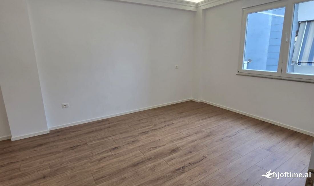 Shtepi ne shitje Apartament ne Tirane, 2+1, Mobilimi Bosh, pa mobiluar, Pagesa 210,000  Euro.