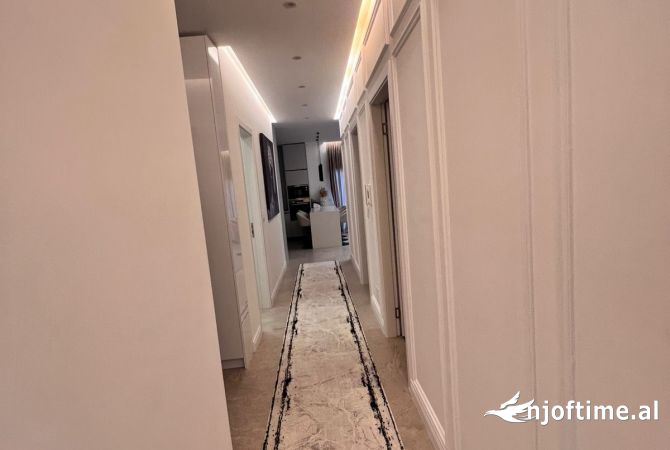 Shtepi me qera Apartament ne Tirane, 3+1, Mobilimi E mobiluar, Pagesa 1,700  Euro.