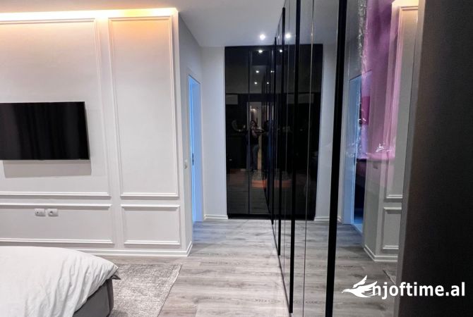 Shtepi me qera Apartament ne Tirane, 3+1, Mobilimi E mobiluar, Pagesa 1,700  Euro.