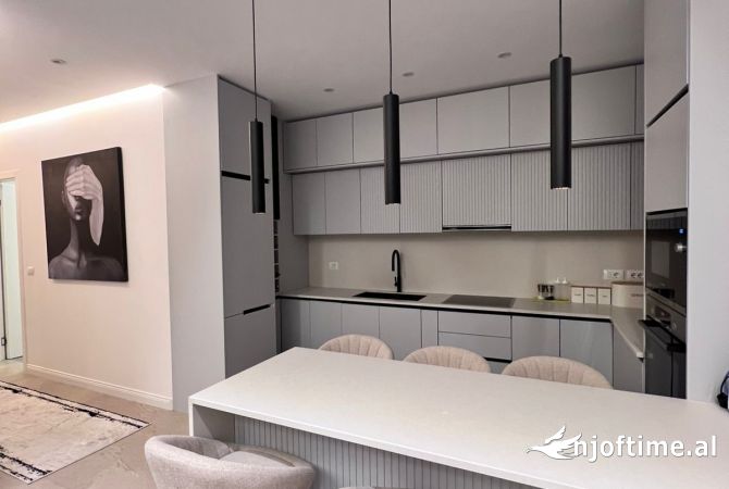 Shtepi me qera Apartament ne Tirane, 3+1, Mobilimi E mobiluar, Pagesa 1,700  Euro.