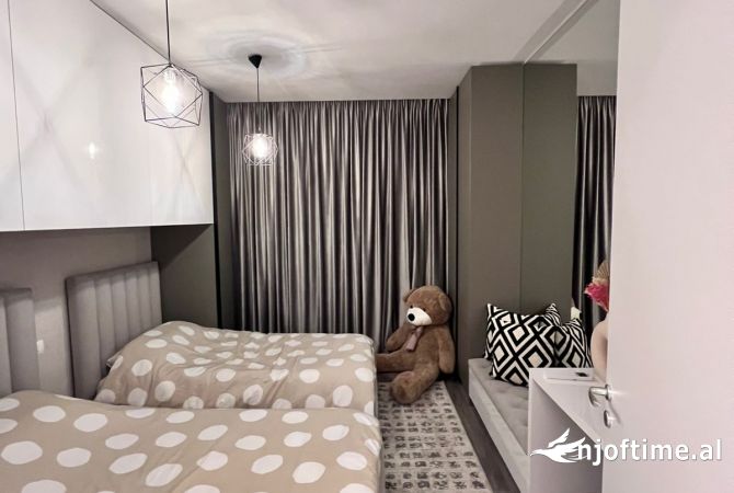 Shtepi me qera Apartament ne Tirane, 3+1, Mobilimi E mobiluar, Pagesa 1,700  Euro.