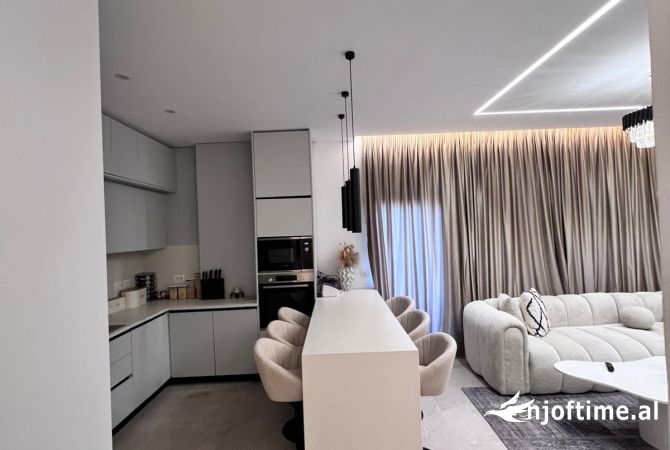 Shtepi me qera Apartament ne Tirane, 3+1, Mobilimi E mobiluar, Pagesa 1,700  Euro.