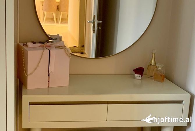 Shtepi ne shitje Apartament ne Tirane, 2+1, Mobilimi E mobiluar, Pagesa 115,000  Euro.