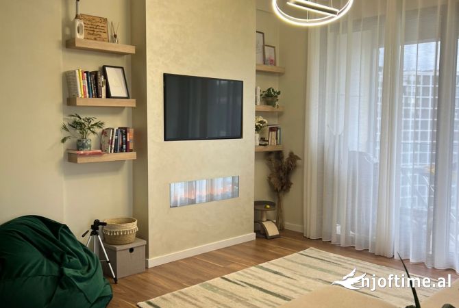 Shtepi me qera 2+1 ne Tirane - 1,300 Euro