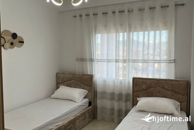 Shtepi ne shitje Apartament ne Tirane, 2+1, Mobilimi E mobiluar, Pagesa 143,000  Euro.