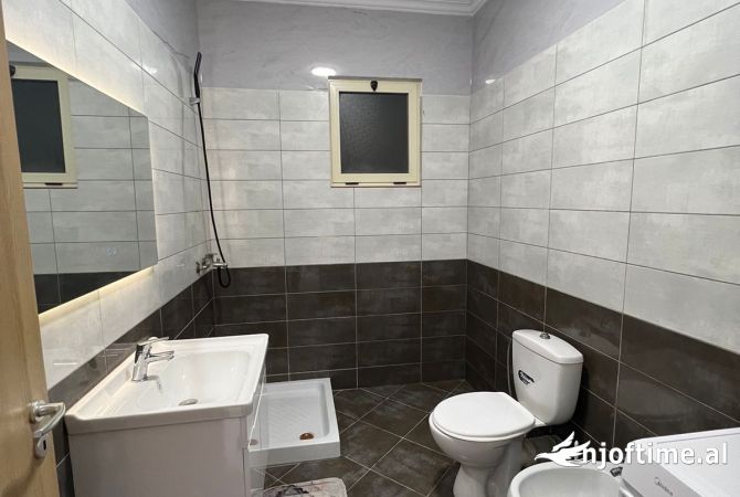 Shtepi ne shitje Apartament ne Tirane, 2+1, Mobilimi E mobiluar, Pagesa 143,000  Euro.