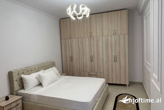 Shtepi ne shitje Apartament ne Tirane, 2+1, Mobilimi E mobiluar, Pagesa 143,000  Euro.