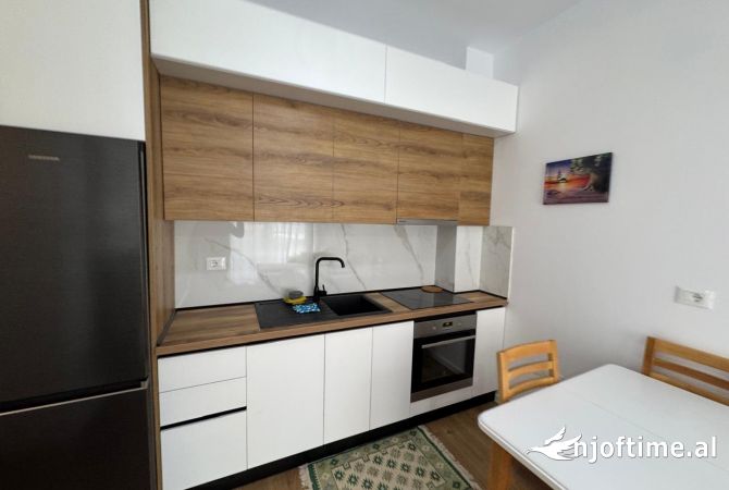 Shtepi me qera Apartament ne Tirane, 1+1, Mobilimi E mobiluar, Pagesa 40,000  Leke.