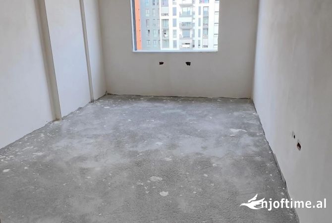 Shtepi ne shitje Apartament ne Tirane, 2+1, Mobilimi Bosh, pa mobiluar, Pagesa 160,000  Euro.