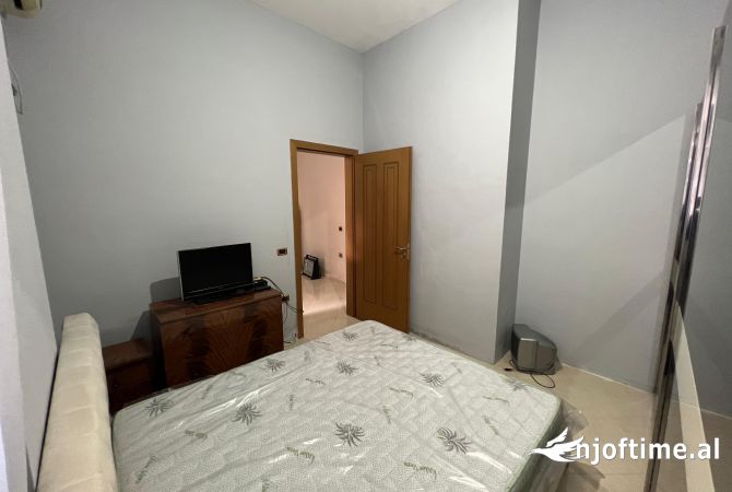 Shtepi me qera Apartament ne Tirane, 1+1, Mobilimi E mobiluar, Pagesa 35,000  Leke.