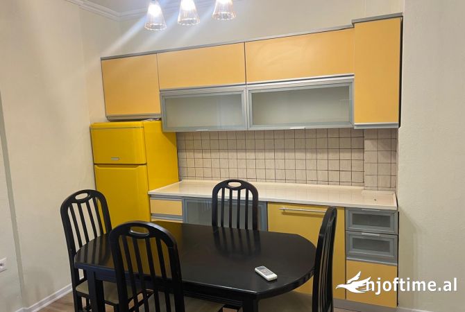 Shtepi me qera Apartament ne Tirane, 1+1, Mobilimi E mobiluar, Pagesa 500  Euro.