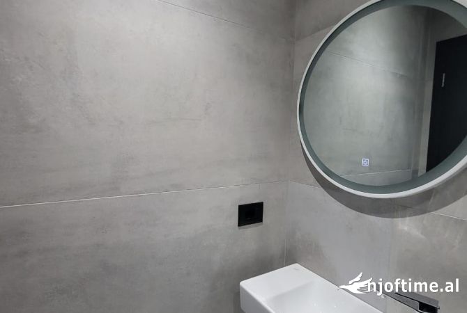 Shtepi ne shitje Apartament ne Tirane, 1+1, Mobilimi E mobiluar, Pagesa 259,000  Euro.