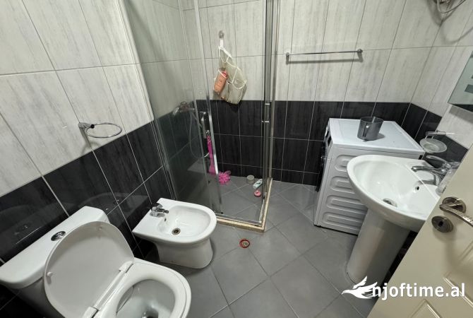 Shtepi me qera Apartament ne Tirane, 2+1, Mobilimi E mobiluar, Pagesa 600  Euro.