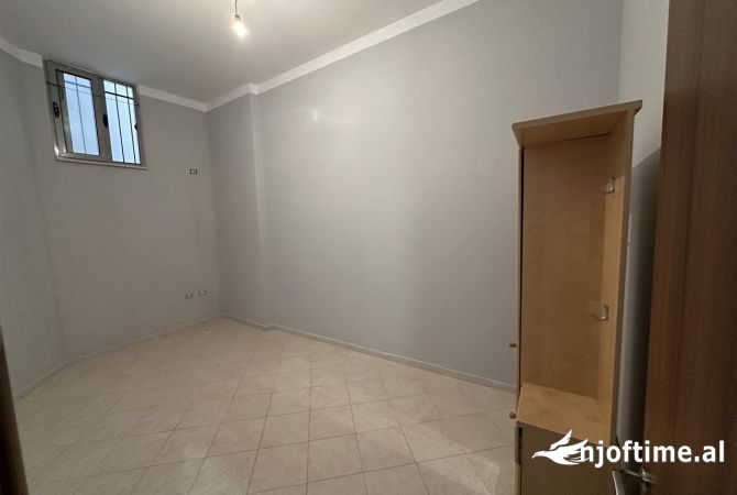 Shtepi me qera Apartament ne Tirane, 2+1, Mobilimi E mobiluar, Pagesa 350  Euro.