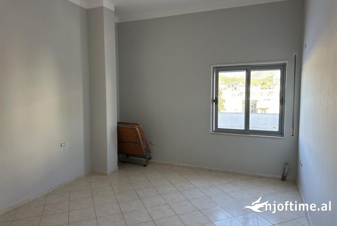 Shtepi me qera Apartament ne Tirane, 2+1, Mobilimi E mobiluar, Pagesa 350  Euro.