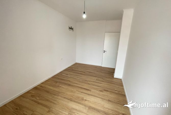 Shtepi ne shitje Apartament ne Tirane, 2+1, Mobilimi Bosh, pa mobiluar, Pagesa 132,000  Euro.