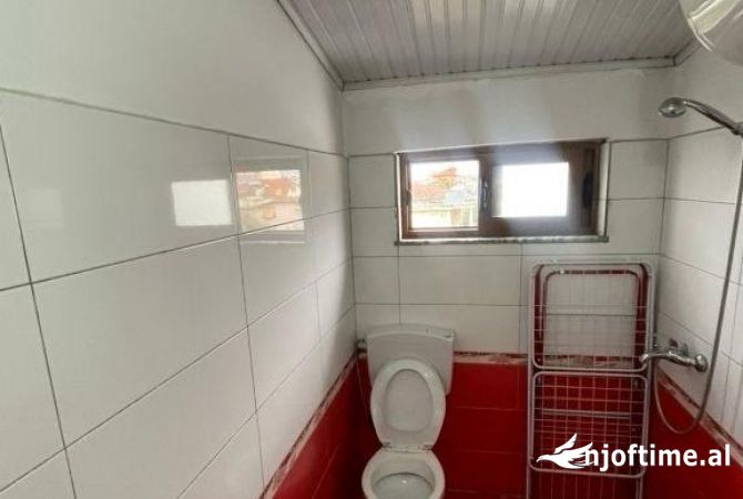 Shtepi me qera Shtepi Private ne Tirane, 2+1, Mobilimi E mobiluar, Pagesa 45,000  Leke.