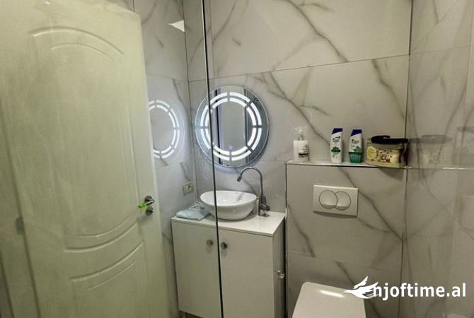 Shtepi ne shitje Apartament ne Tirane, 3+1, Mobilimi E mobiluar, Pagesa 170,000  Euro.