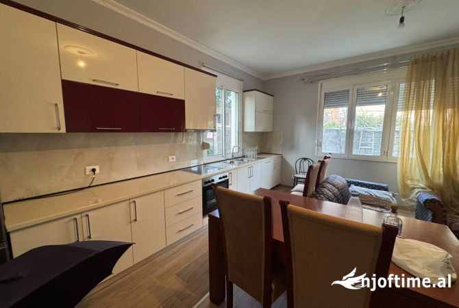 Shtepi me qera 2+1 ne Tirane - 400 Euro