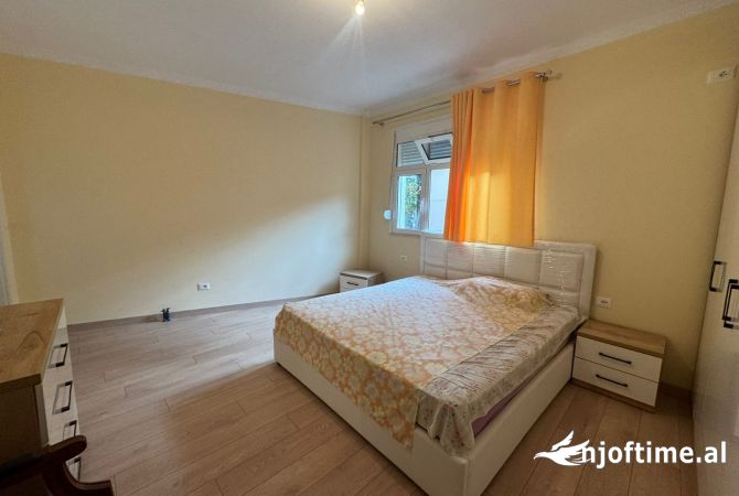 Shtepi me qera 2+1 ne Tirane - 400 Euro