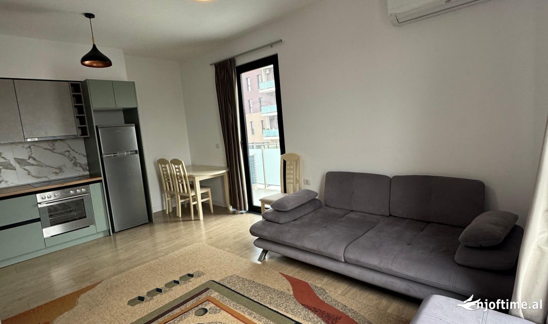 Shtepi me qera Apartament ne Tirane, 3+1, Mobilimi E mobiluar, Pagesa 600  Euro.
