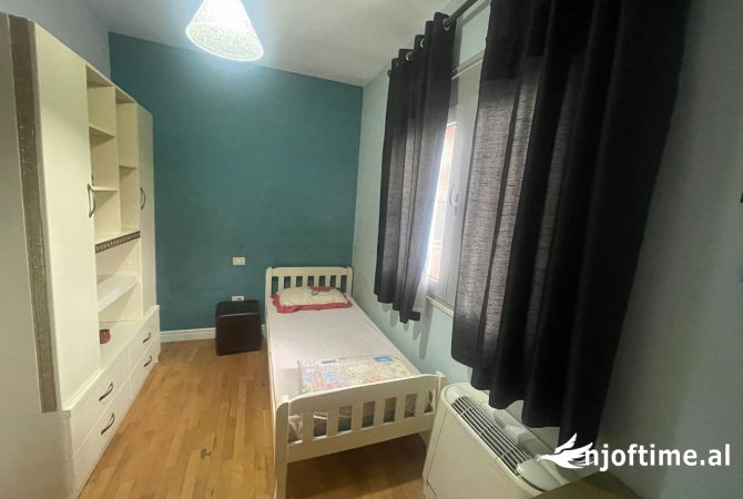 Shtepi me qera Apartament ne Tirane, 3+1, Mobilimi E mobiluar, Pagesa 1,350  Euro.