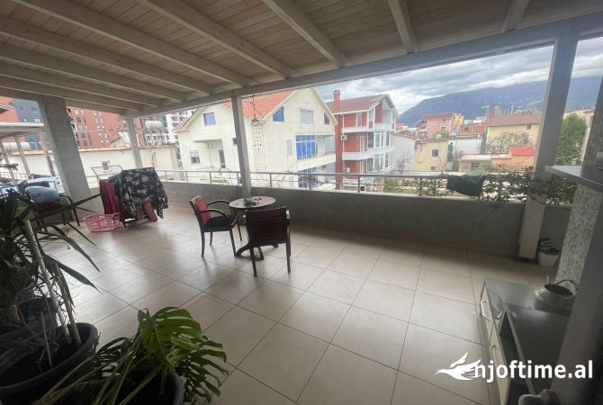 Shtepi me qera Apartament ne Tirane, 3+1, Mobilimi E mobiluar, Pagesa 1,350  Euro.