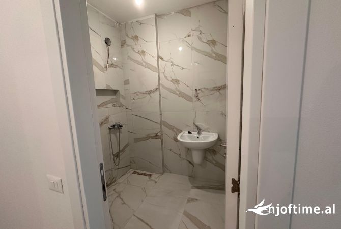 Qera ambient per Zyre  2+1+2  Myslym Shyri