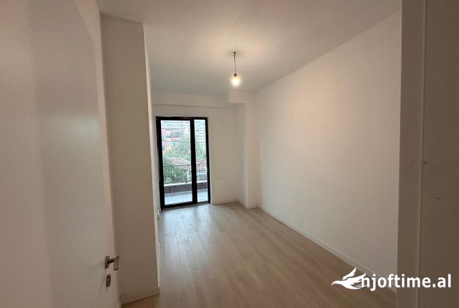 Qera ambient per Zyre  2+1+2  Myslym Shyri