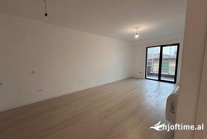 Ambient biznesi me qera 3+1 ne Tirane - 700 Euro