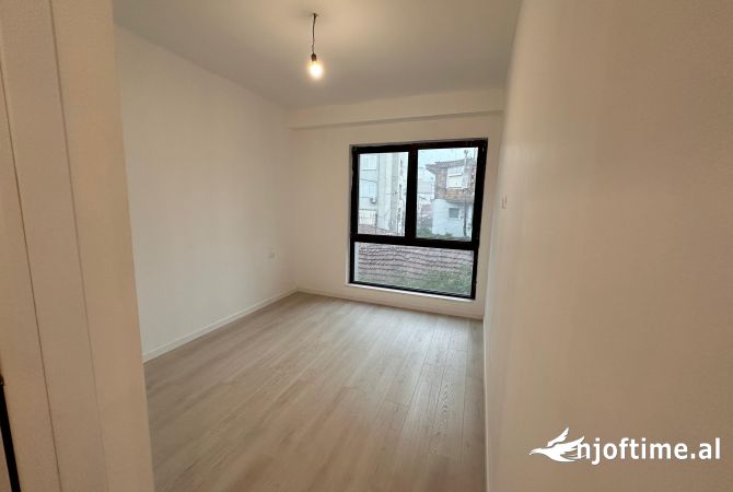 Ambient biznesi me qera 3+1 ne Tirane - 700 Euro
