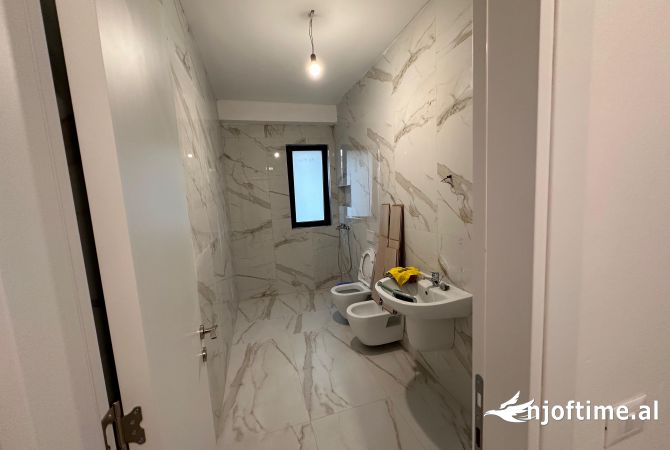 Qera ambient per Zyre  2+1+2  Myslym Shyri