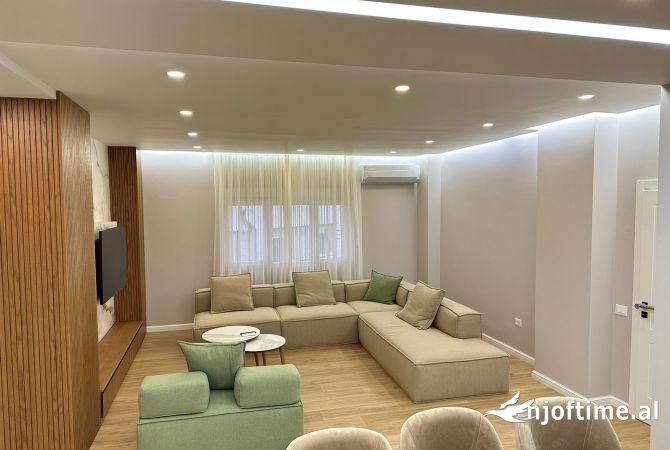 Shtepi ne shitje Apartament ne Tirane, 2+1, Mobilimi E mobiluar, Pagesa 340,000  Euro.