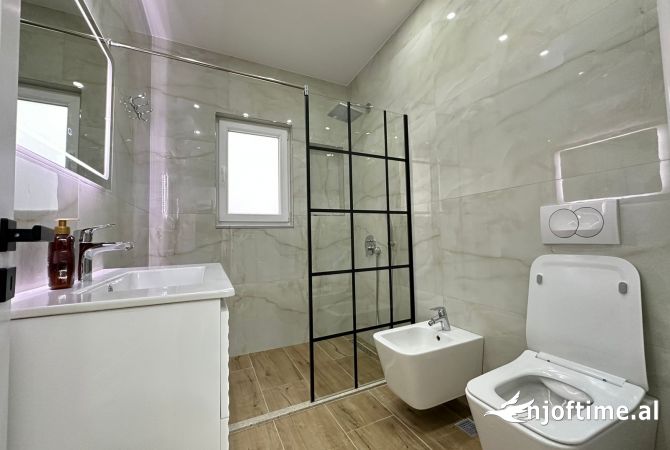 Shtepi ne shitje Apartament ne Tirane, 2+1, Mobilimi E mobiluar, Pagesa 340,000  Euro.