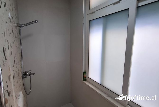 Shtepi me qera Apartament ne Tirane, 2+1, Mobilimi E mobiluar, Pagesa 55,000  Leke.