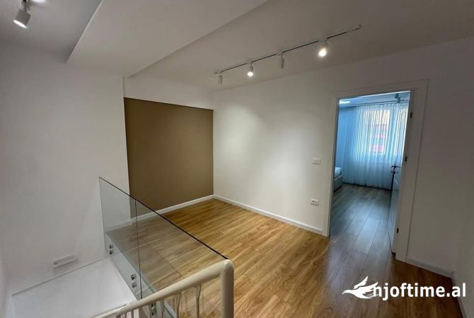 Shtepi me qera Duplex(shtepi me 2 kate) ne Tirane, 2+1, Mobilimi E mobiluar, Pagesa 1,200  Euro.