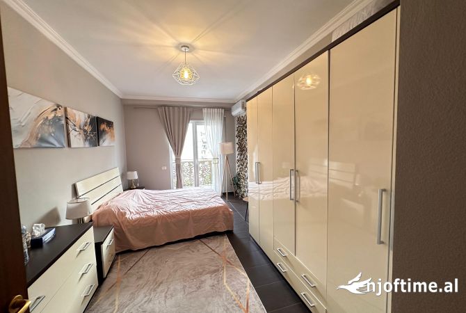 Shtepi ne shitje Apartament ne Tirane, 2+1, Mobilimi E mobiluar, Pagesa 275,750  Euro.