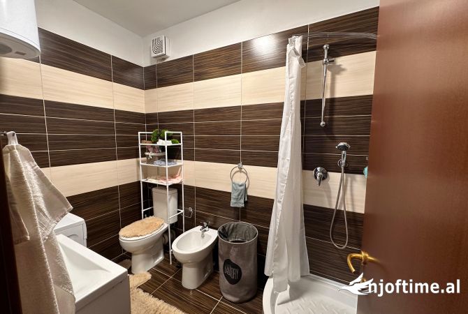 Shtepi ne shitje Apartament ne Tirane, 2+1, Mobilimi E mobiluar, Pagesa 275,750  Euro.